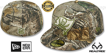 Buccaneers NFL TEAM-BASIC Realtree Camo Fitted Hat by New Era