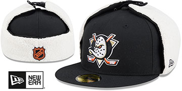 Ducks CLASSIC DOGEAR Black Fitted Hat by New Era