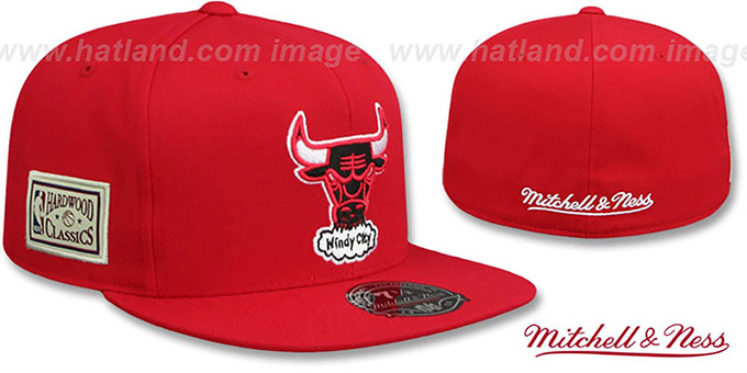 Bulls 'HWC SIDE-PATCH' Red Fitted Hat by Mitchell and Ness