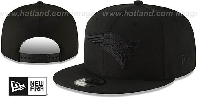 Patriots 'TEAM-BASIC BLACKOUT SNAPBACK' Hat by New Era